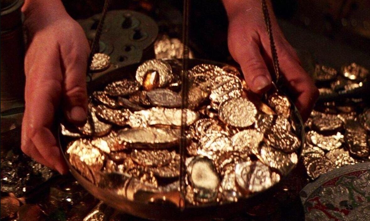 The-Goonies-One-Eyed-Willie-gold-coin-3-jpg-1178×804-